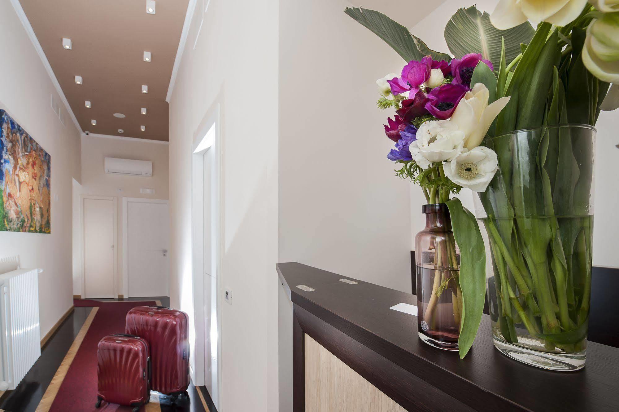Dve Suite Рим Екстериор снимка